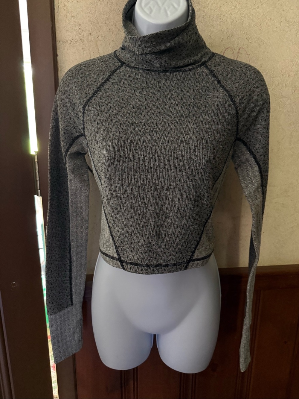 Free People FP Movement Grey Turtleneck Cropped L/S Thumbholes Top XS